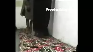 ضرب وبكاء على الطيز