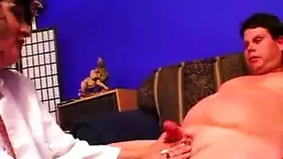 فتاة كاميرونية ممتلئة الجسم تأخذ قضيب أسود كبير بعنف