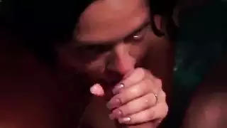 مشهد ناضج إكس إكس إكس: الشاب يضرب فرج الناضجة