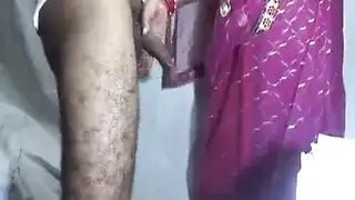 سحاقيات بقضيب جلدي في مشهد إباحي صريح