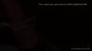 يصطدم الكرز أثناء ارتداء قميص مطبوع للحيوان، على الرغم من أنها ليست وقحة