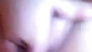 كاميرا خفية للتلصص: جلسة استمناء بفرج مبلل