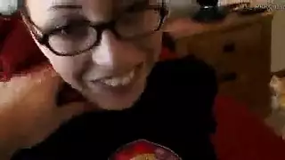 جار مثلي مثار يستولي على عذريتي بخشونة وعمق