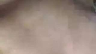  مراهقة عارية تفتح ساقيها مستعدة لجماع شرجي قاسي
