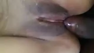 نيك من البزاز مع البنت الحلوه المراهقه هي نائمه ينيكها من خلف طيزها