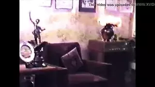 ع السرير هوا وزوجته اللتي تبكي