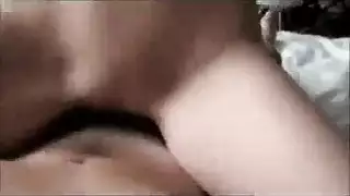 فاتنة في سن المراهقة شقراء مارس الجنس في الحمار بواسطة موظفي شريط الشريط