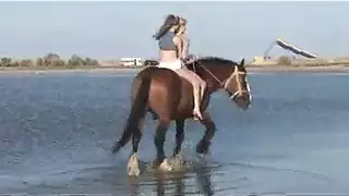 تدخيل الاصابع طيز