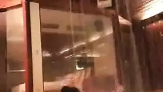 يقذف في صديقته