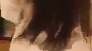 مشهد جنسي ثلاثي حار مع عاهرتين ساخنتين وشخص محظوظ