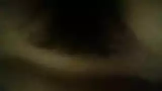 آنا المبتسمة في جوارب شبكية مستعدة لمتعة إباحية