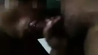 كانت آني لي ، سكرتيرة مفلس ، كانت تتظاهر ، بينما كانت زميلها الأسود يلعق بوسها من الخلف