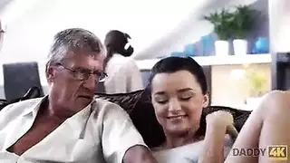 نيك عنيف وبعبصه بقوة كي احمر