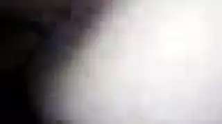 فتاة يائسة تأخذ قضيب نائب الرئيس عميقاً في شرجها الرملي