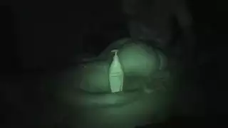 هذا المدلك ذو القضيب الأسود الضخم يخدم عملائه في أكثر أماكنهم خصوصية