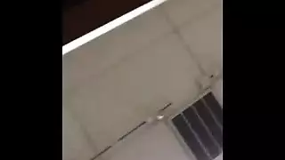 شقراء ساخنة تمارس الجنس بقوة مع رجلها بجانب حوض السباحة
