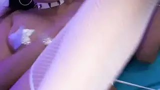 سامي باركر في جوارب الملابس الداخلية يمنح تايلر د اللعنة البرية خارج المجموعة