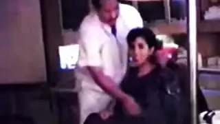 أشرطة جنس سرية للطبيب العربي: مضاجعة المرضى على سرير الفحص