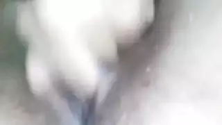 حركة فردية: هذه الفتاة العربية المتحمسة تحب صنع فوضى لزجة