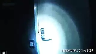 الأخ يدخل علي أختى في الحمام ويغتصبها