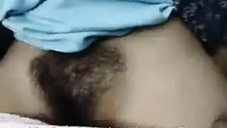 ينيك اختو وهي تستمني