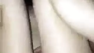 فتاة آسيوية ت finger شرجها وتنك بقوة