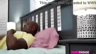 فتاة مع ابوه