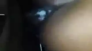 عاهرة سمراء ذات شعر مجعد تخدم قضيبين صلبين في مشهد اختراق مزدوج إكس إكس إكس