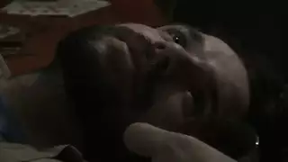 ينيك امه وهي نايمه فطيظها