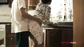 تلميذات ساخنة في جنس قوي داخل الفصل