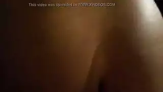 امرأة ممتلئة في جوارب تستمتع بمص قوي للقضيب وتنتهي بقذف على الوجه