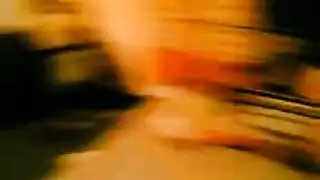 شرموطه تلبس قميص مفسوخ تتناك