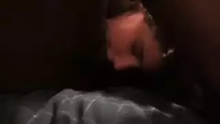 الطالبة نيكي تمارس الجنس مع صديقين معاً في الفصل من قبل أفضل أصدقائها