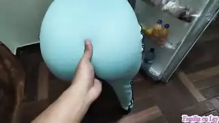 زوج أبي يشارك مؤخرتي الضيقة مع نجم إباحي ذو قضيب كبير