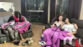 جميلة النائم تُفتح بقضيب أسود ضخم