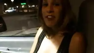 مفاجأة صباحية: توقظه بلعق قضيبه