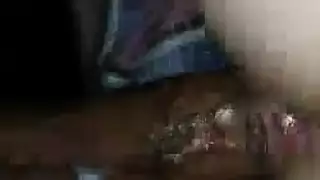 لعق مكثف يؤدي إلى قذف على ثدييها