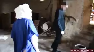 صديقة الجنس العربية الجديدة تُهيمن عليها من قبل المدير