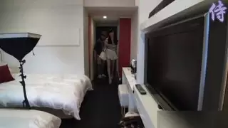 محترفة جنس آسيوية تحب المص العميق وضرب مهبلها بقوة