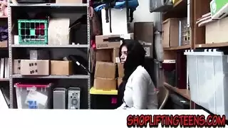 خدمة فم شرقية لقضيب عربي ثخين