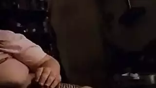 العاهرة الغشاشة تخدم عملائها بصفقات قذرة