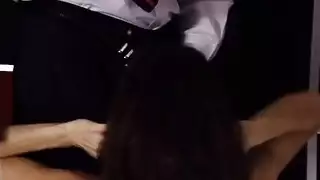 مثيرة جدًا لدرجة تذيب سروالي في هذا المشهد الإباحي