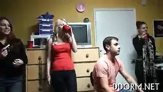 عاهرات الأخوية في ماراثون جنسي صريح