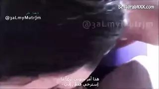 تلميذة مشاغبة تأخذ سائل الأب على وجهها