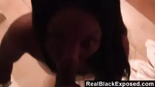 ألقي نظرة خاطفة على قضيب وحشي وأباشر الاستمناء فورًا