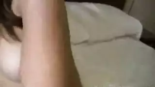 الفتاة الشقراء توقظه من أجل إيلاج عميق