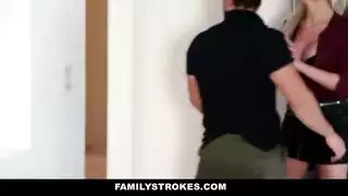 ميلف غنية تتوق لقضيب سميك داخلها