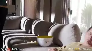 سكس اب بجوار زوجته