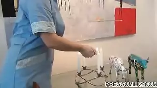 احتفال عيد الميلاد: مراهقة تتلقى المني على وجهها وثدييها
