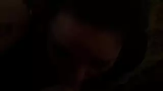 مراهقة عارية ساخنة وجمال ناضج يرضيان رجلهما في مشهد صريح